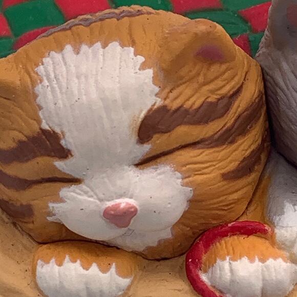 1996 Hallmark Keepsake CLOSE-KNIT FRIENDS Collectible Christmas Ornament in Box - Picture 8 of 8